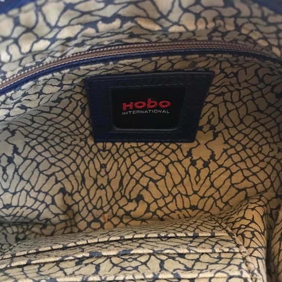 HOBO International Patent Leather Crossbody NWOT - Picture 4 of 8